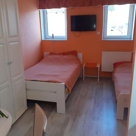 Wynajem Apartamentow I Pokoi. Ustronie Morskie Exteriör bild
