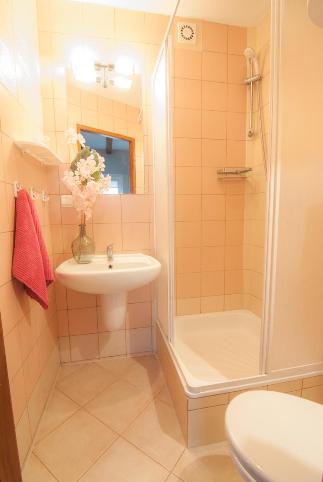 Wynajem Apartamentow I Pokoi. Ustronie Morskie Exteriör bild