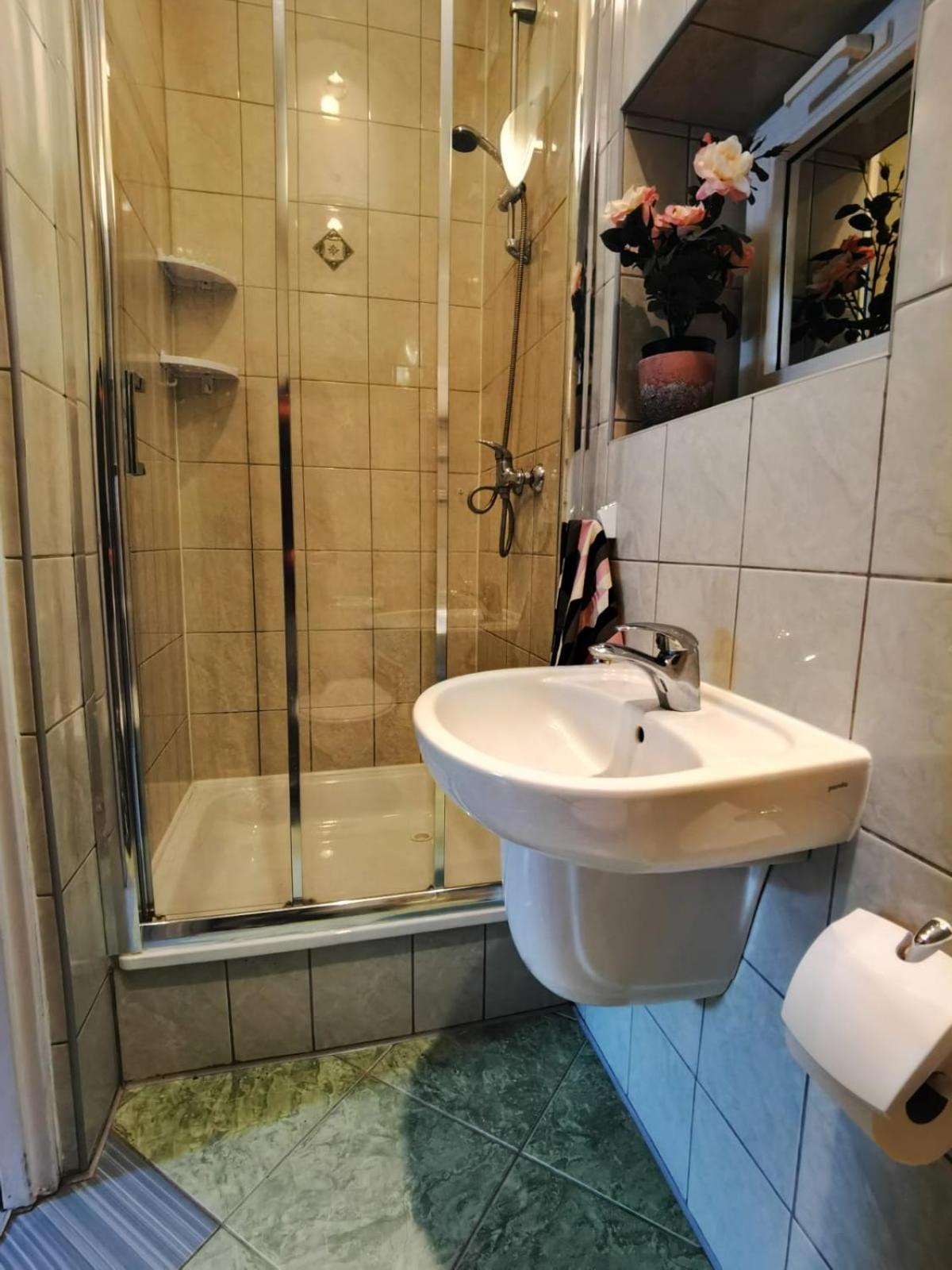 Wynajem Apartamentow I Pokoi. Ustronie Morskie Exteriör bild